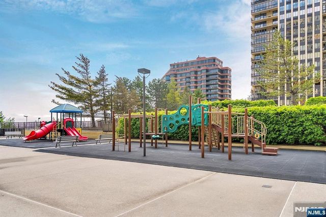 300 Winston 2922, Cliffside Park, NJ 07010