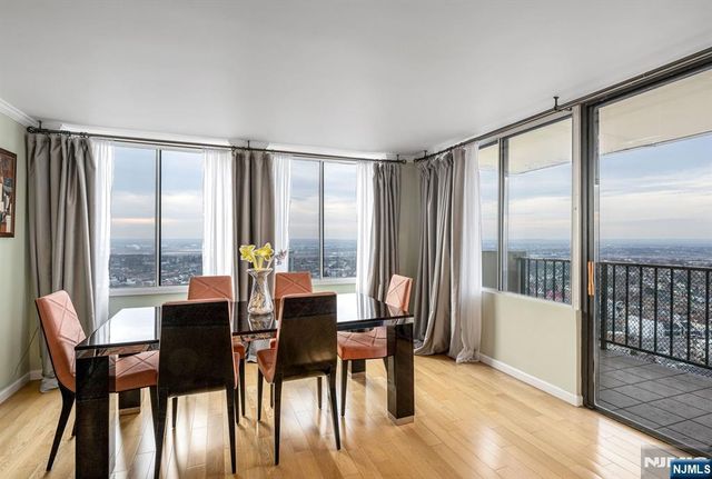 300 Winston 2922, Cliffside Park, NJ 07010