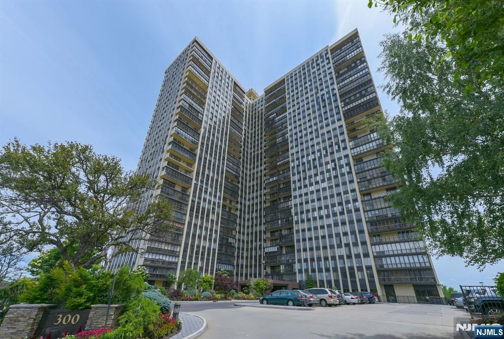 300 Winston 2922, Cliffside Park, NJ 07010