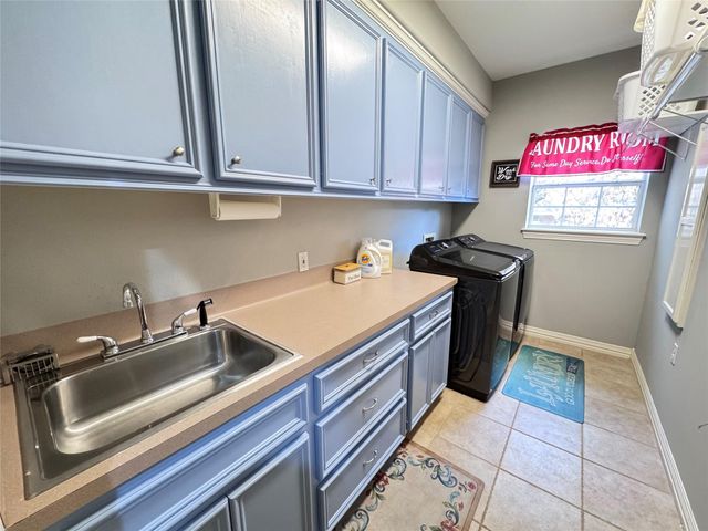 707 Fairway Oaks, Conroe, TX 77302