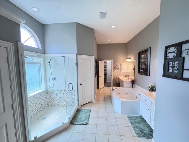 707 Fairway Oaks, Conroe, TX 77302