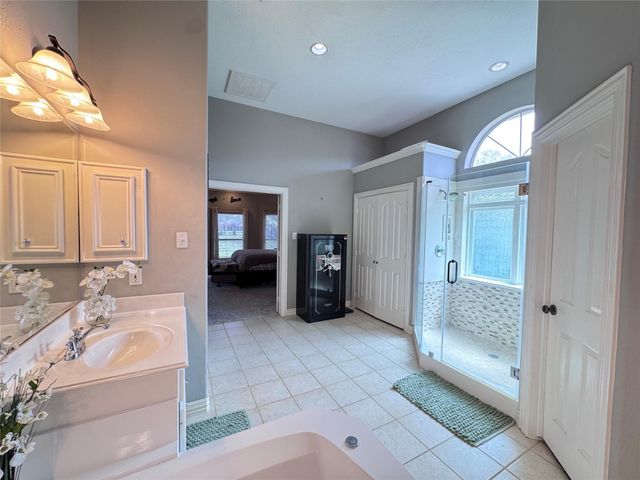 707 Fairway Oaks, Conroe, TX 77302