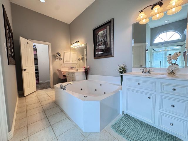 707 Fairway Oaks, Conroe, TX 77302