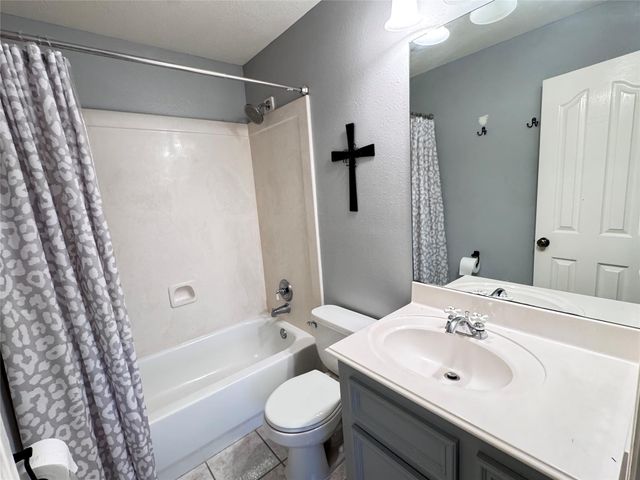 707 Fairway Oaks, Conroe, TX 77302