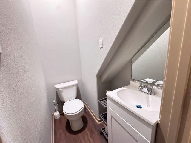 707 Fairway Oaks, Conroe, TX 77302