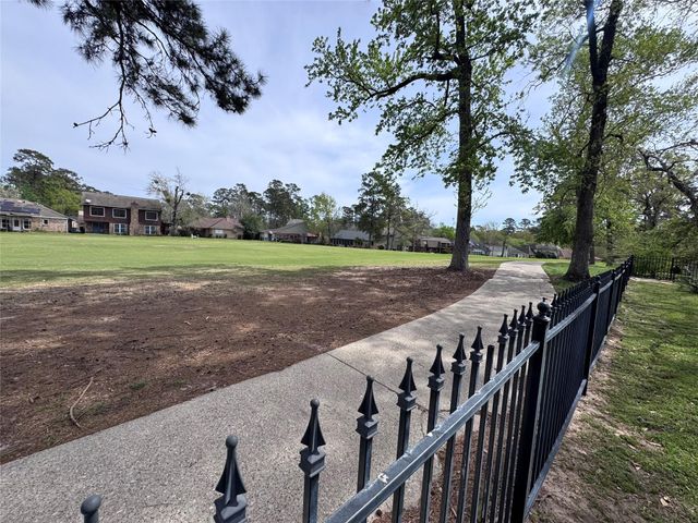 707 Fairway Oaks, Conroe, TX 77302