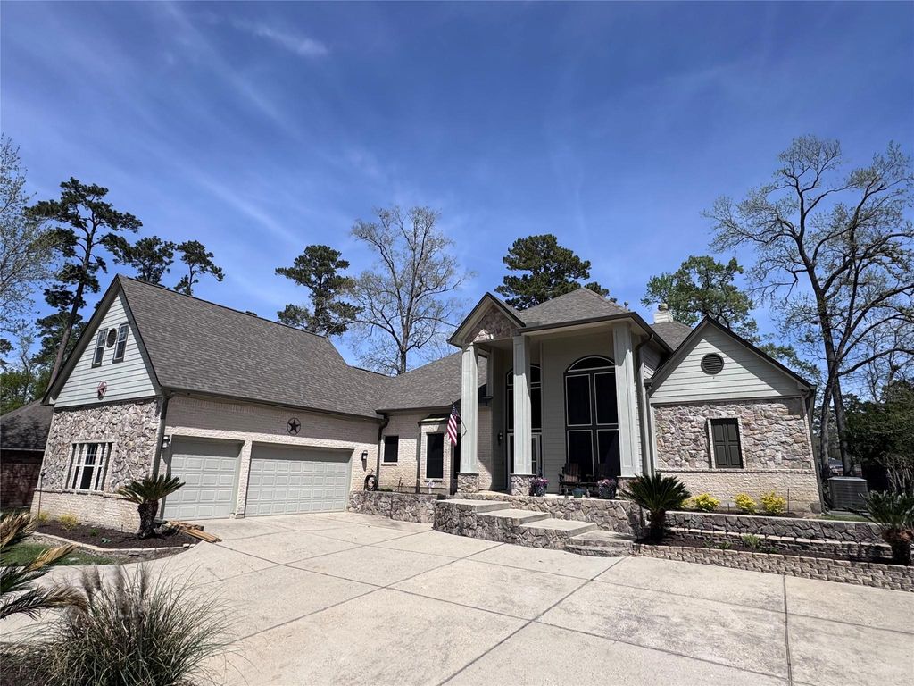 707 Fairway Oaks, Conroe, TX 77302