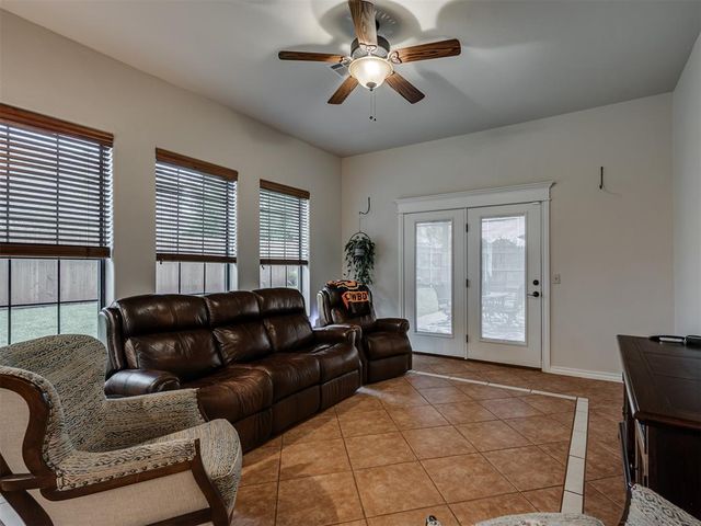 908 N Justin Drive, Yukon, OK 73099