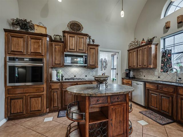 908 N Justin Drive, Yukon, OK 73099