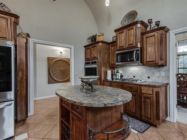 908 N Justin Drive, Yukon, OK 73099