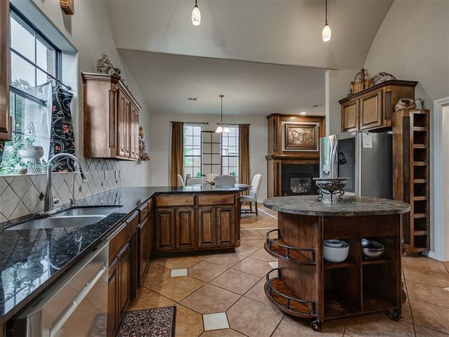 908 N Justin Drive, Yukon, OK 73099
