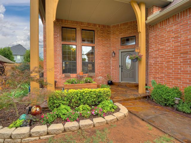 908 N Justin Drive, Yukon, OK 73099