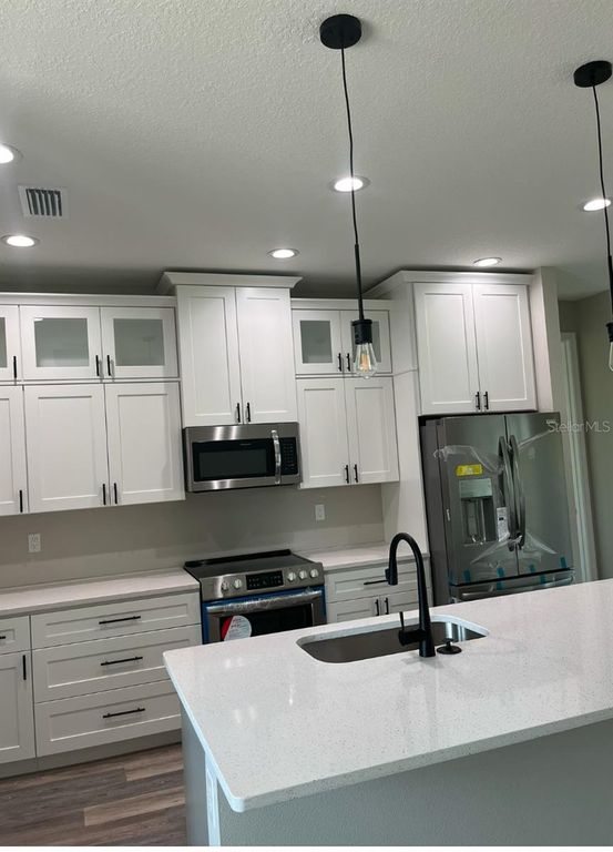 Image 8 of property listing at 7194 PINEDALE DRIVE, Port Charlotte, FL 33981