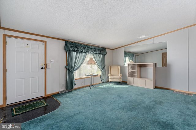 183 GREENBRIAR DR S, Bath, PA 18014