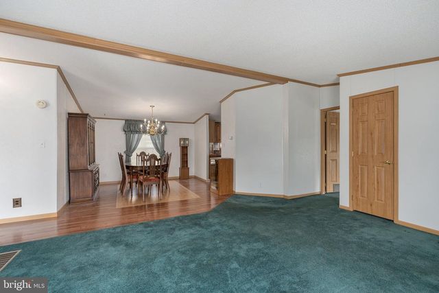 183 GREENBRIAR DR S, Bath, PA 18014