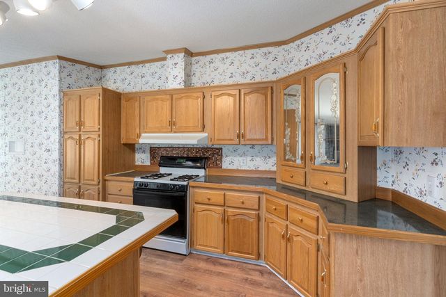 183 GREENBRIAR DR S, Bath, PA 18014