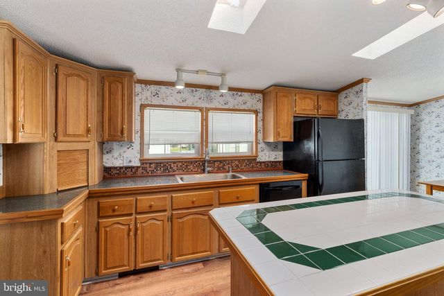 183 GREENBRIAR DR S, Bath, PA 18014