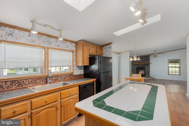 183 GREENBRIAR DR S, Bath, PA 18014