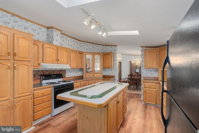 183 GREENBRIAR DR S, Bath, PA 18014