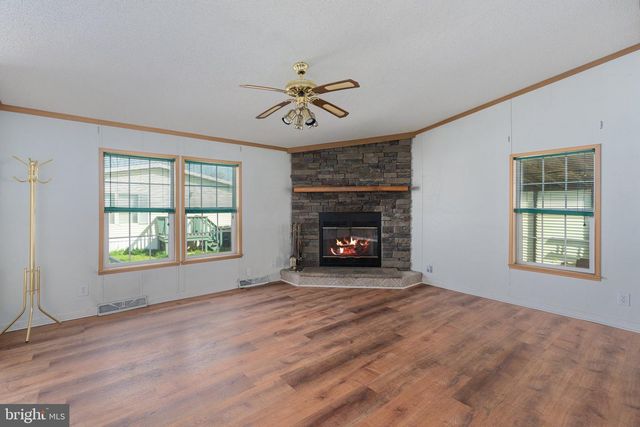 183 GREENBRIAR DR S, Bath, PA 18014