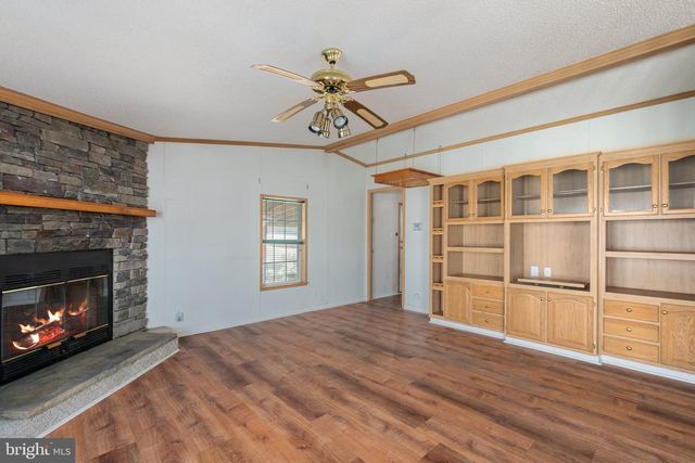 183 GREENBRIAR DR S, Bath, PA 18014