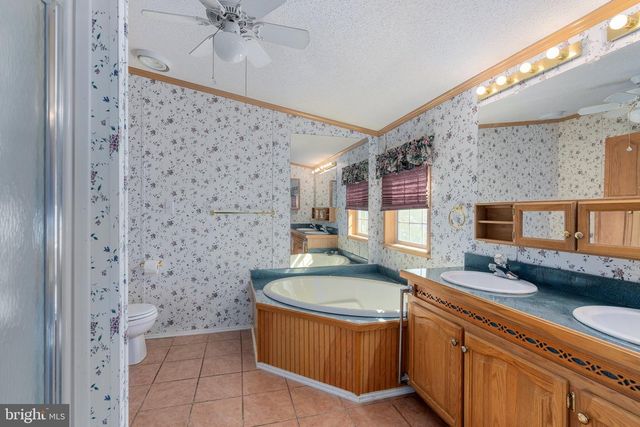 183 GREENBRIAR DR S, Bath, PA 18014