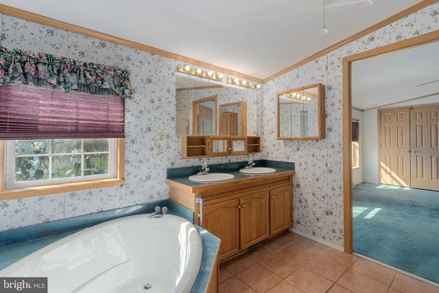 183 GREENBRIAR DR S, Bath, PA 18014