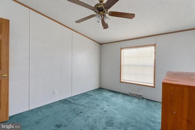 183 GREENBRIAR DR S, Bath, PA 18014