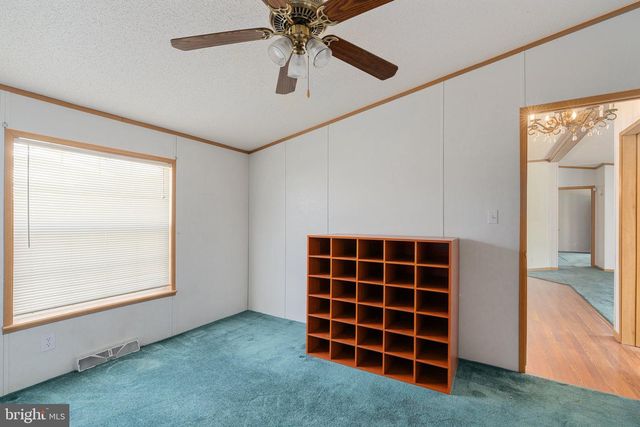 183 GREENBRIAR DR S, Bath, PA 18014