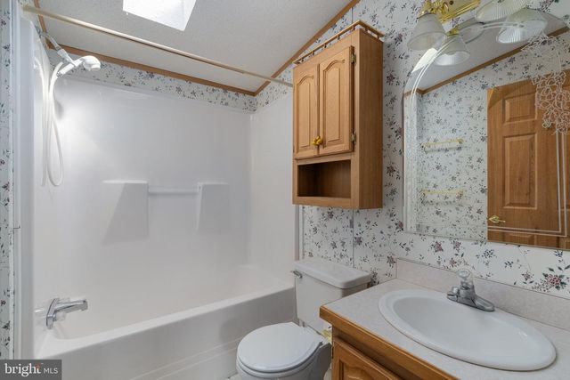 183 GREENBRIAR DR S, Bath, PA 18014