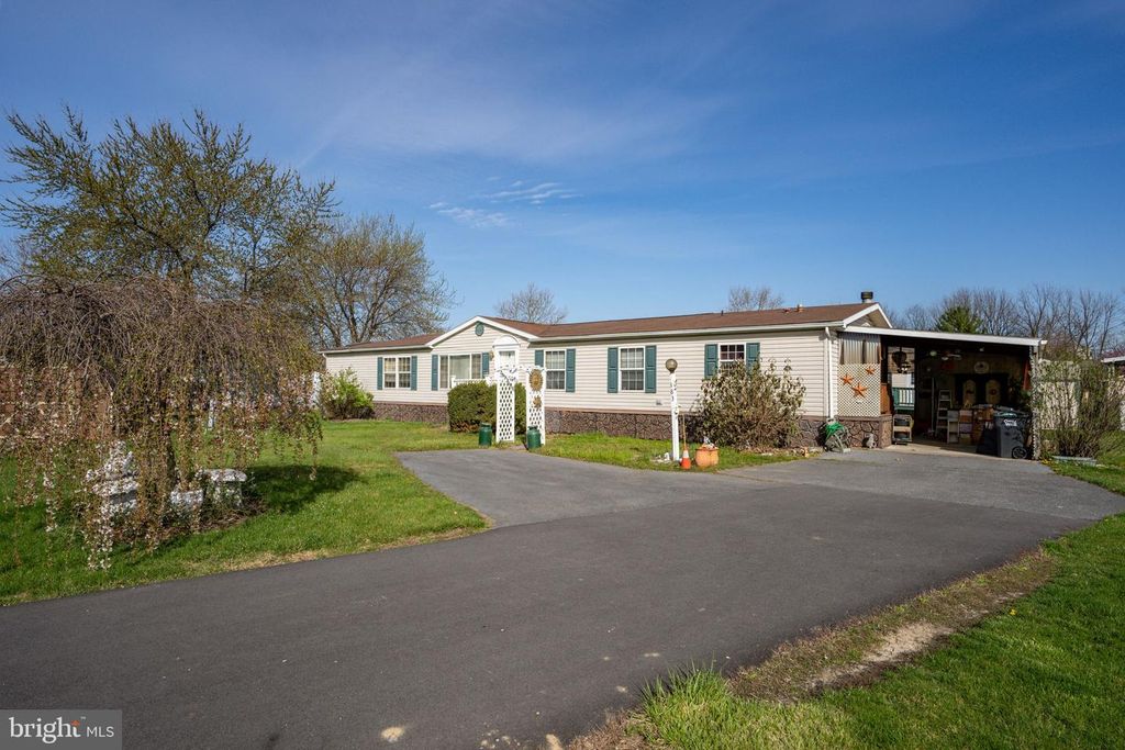 183 GREENBRIAR DR S, Bath, PA 18014