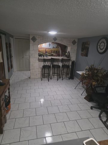 2711 S Mason Ter, Wichita, KS 67216