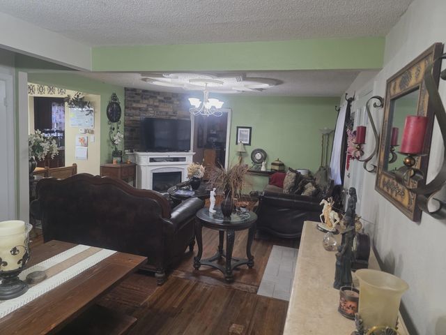 2711 S Mason Ter, Wichita, KS 67216