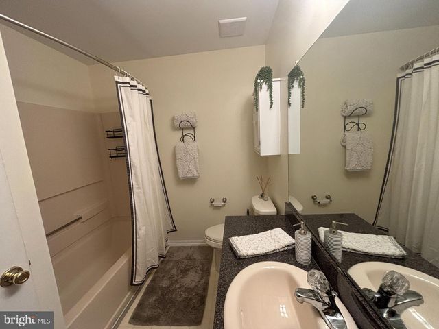 1002 SQUIRREL RD, Marlton, NJ 08053