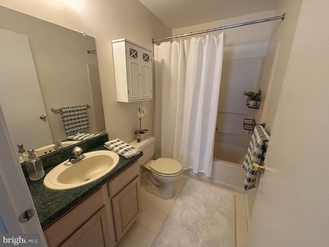 1002 SQUIRREL RD, Marlton, NJ 08053