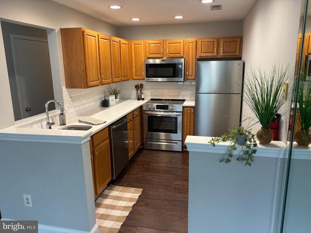 1002 SQUIRREL RD, Marlton, NJ 08053