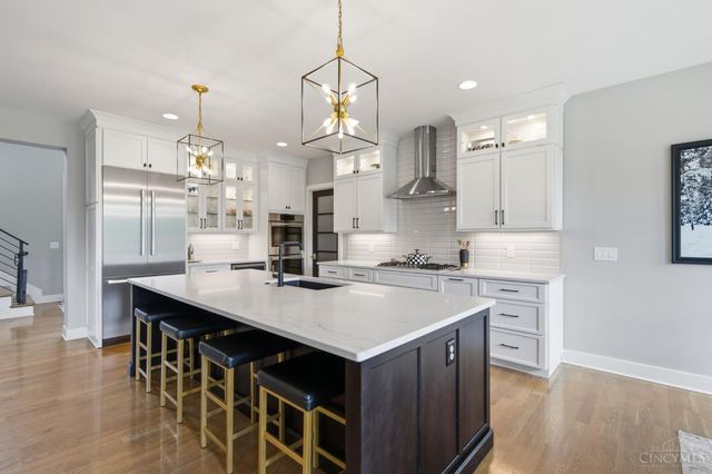 9932 Zig Zag Road, Montgomery, OH 45242