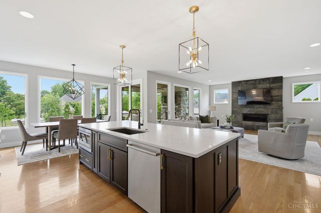9932 Zig Zag Road, Montgomery, OH 45242