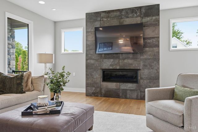 9932 Zig Zag Road, Montgomery, OH 45242