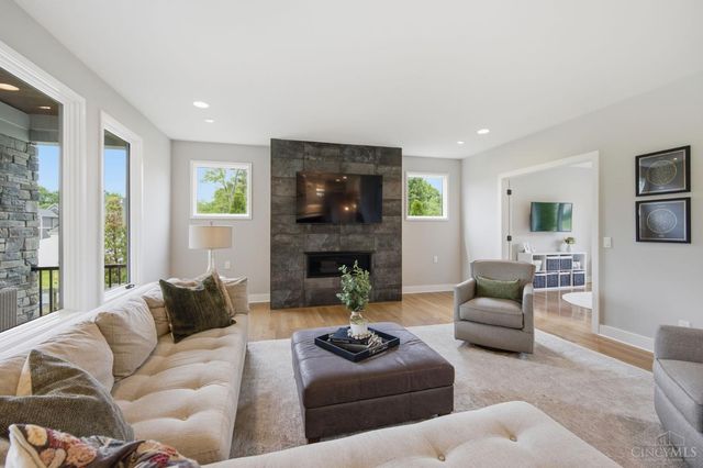 9932 Zig Zag Road, Montgomery, OH 45242