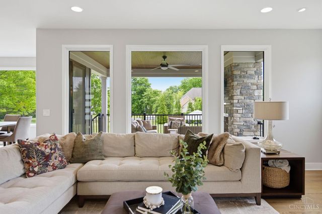 9932 Zig Zag Road, Montgomery, OH 45242