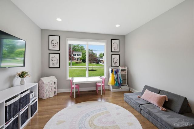 9932 Zig Zag Road, Montgomery, OH 45242