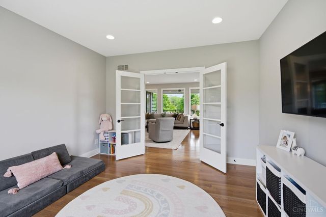 9932 Zig Zag Road, Montgomery, OH 45242