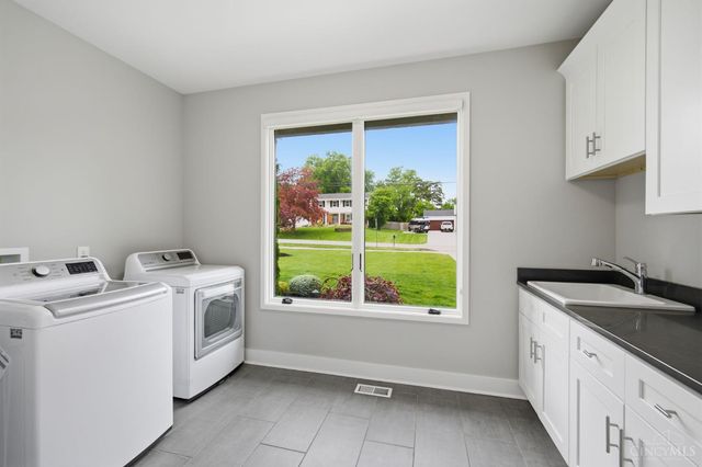9932 Zig Zag Road, Montgomery, OH 45242