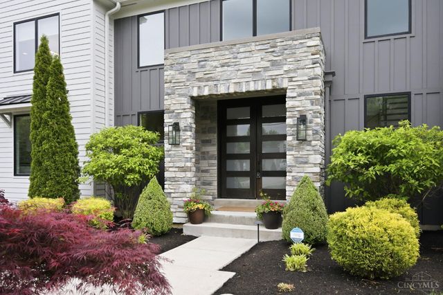 9932 Zig Zag Road, Montgomery, OH 45242