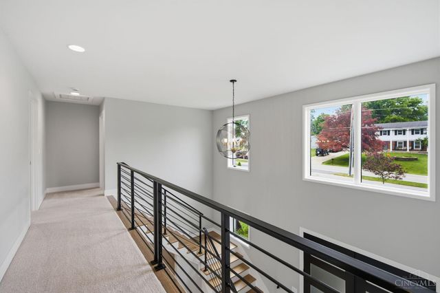 9932 Zig Zag Road, Montgomery, OH 45242