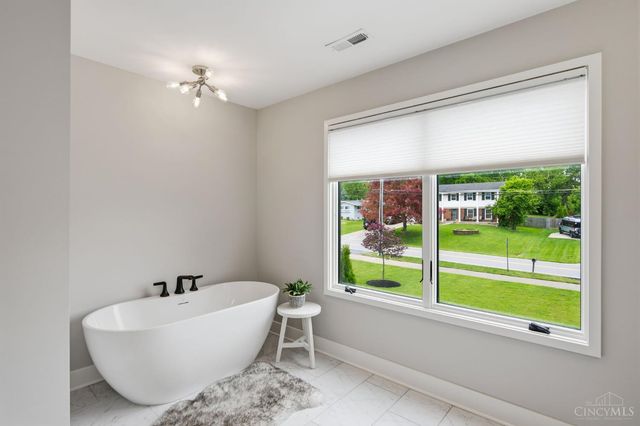 9932 Zig Zag Road, Montgomery, OH 45242