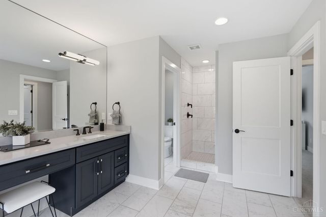 9932 Zig Zag Road, Montgomery, OH 45242