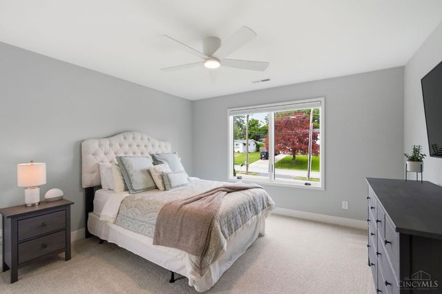 9932 Zig Zag Road, Montgomery, OH 45242
