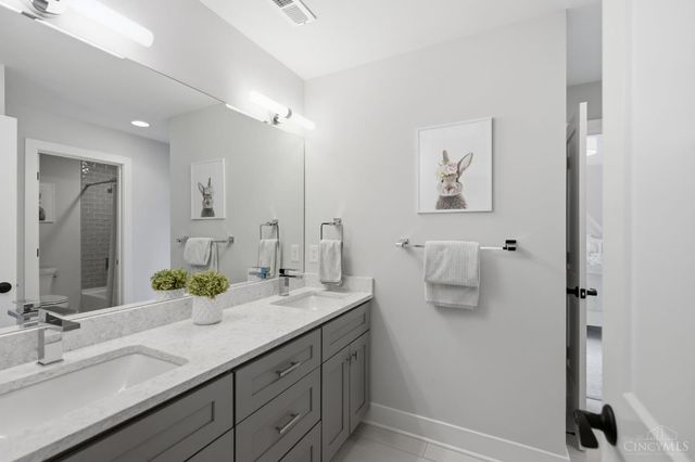 9932 Zig Zag Road, Montgomery, OH 45242
